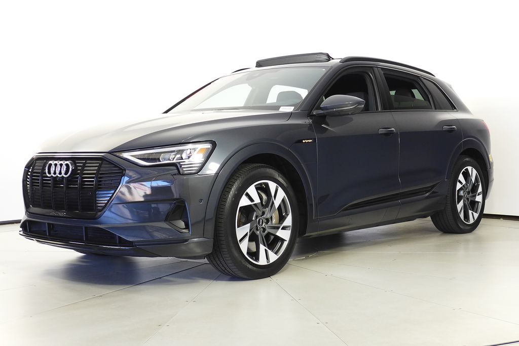 Thumbnail: 2022 Audi e-tron - 2