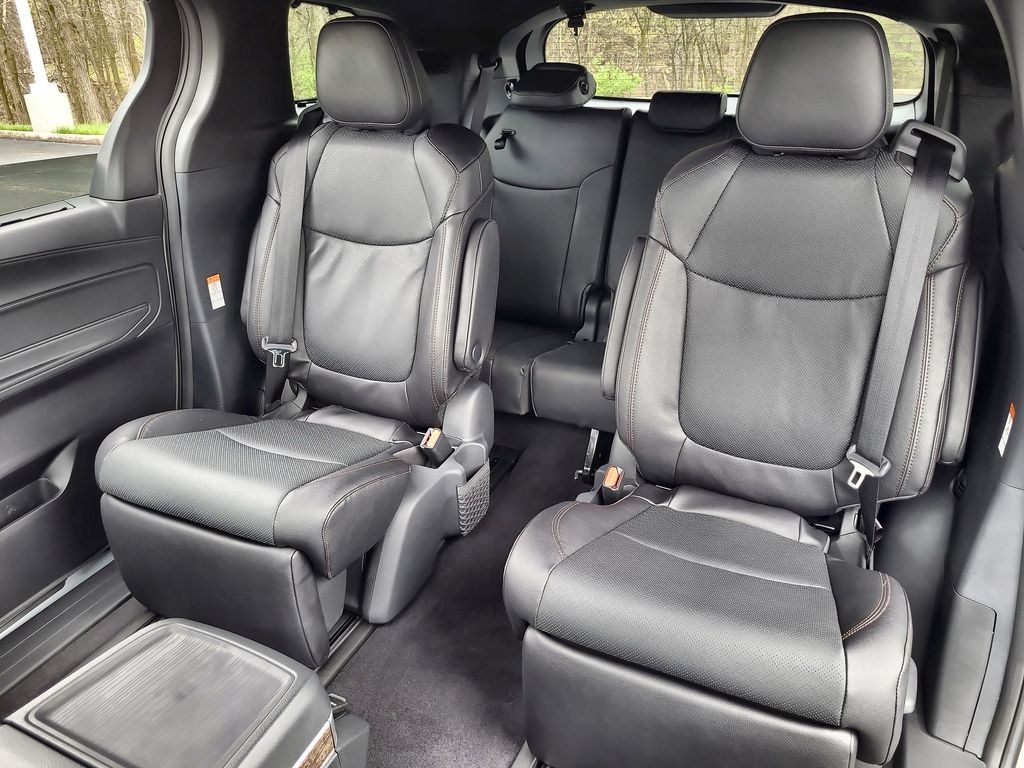 2025 Toyota Sienna Platinum 21