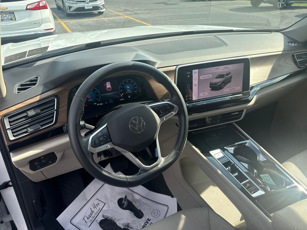 2024 Volkswagen Atlas 2.0T SE w/Technology White at South Hills CDJR