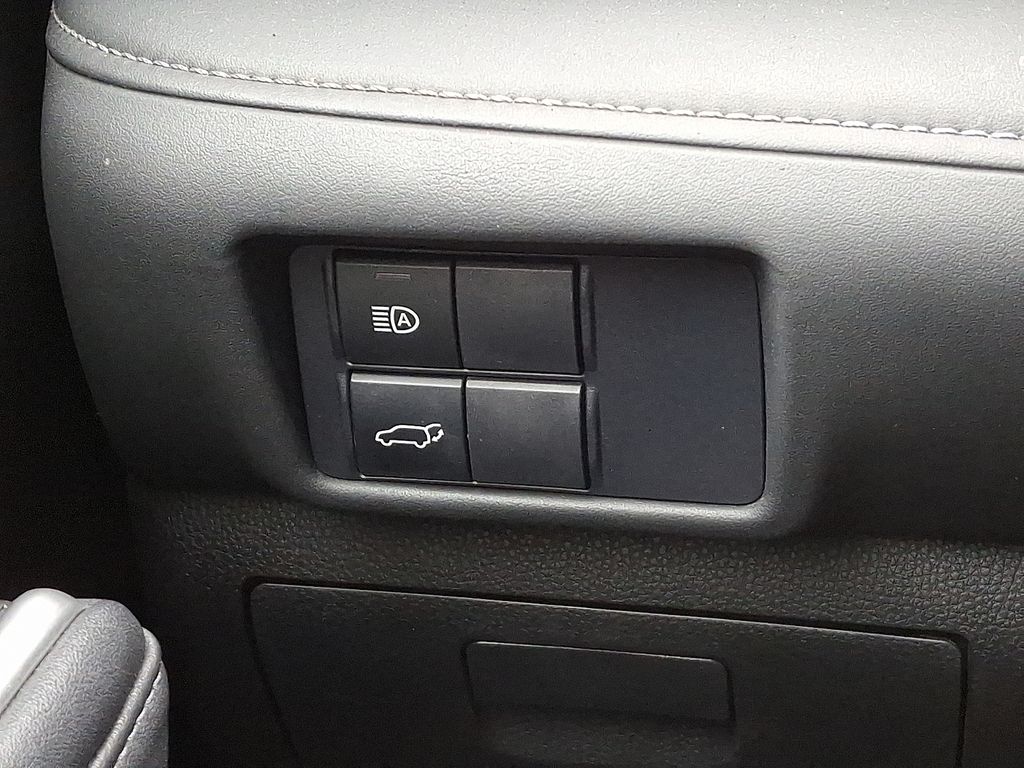 Thumbnail: 2021 Toyota Highlander - 24