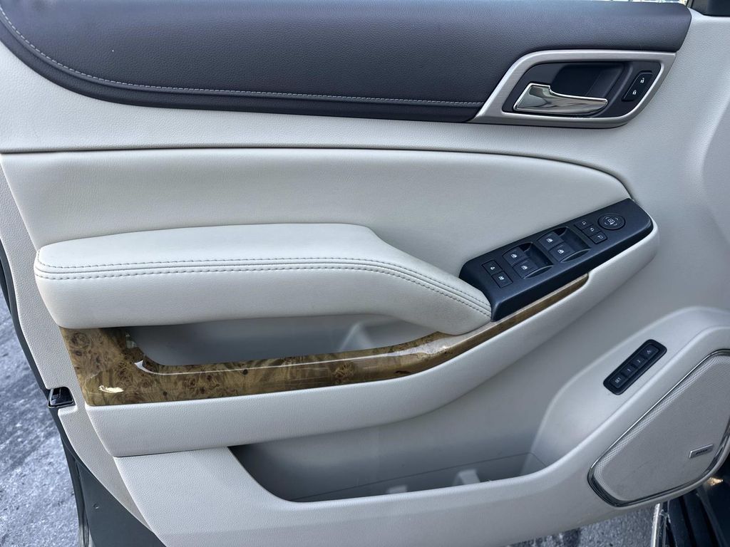 Thumbnail: 2017 GMC Yukon - 32