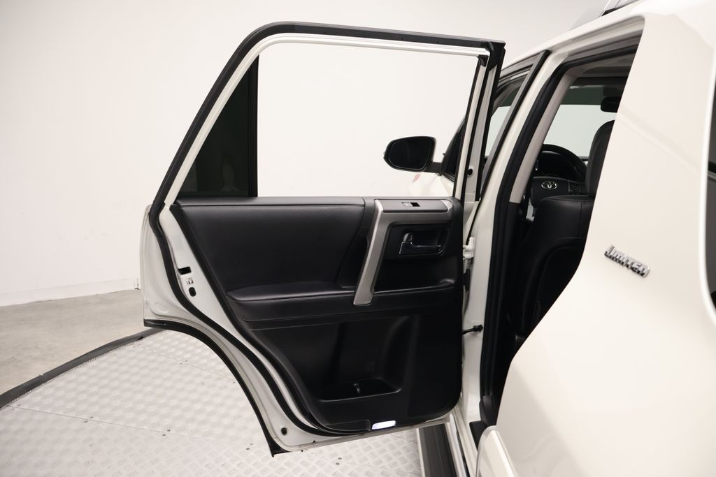 Thumbnail: 2021 Toyota 4Runner - 21