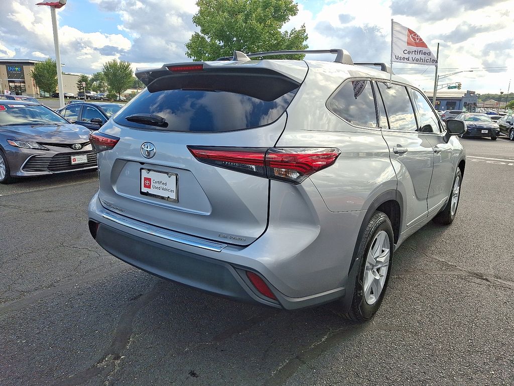 Thumbnail: 2022 Toyota Highlander - 6