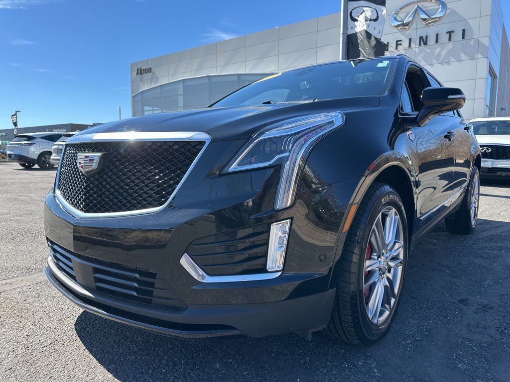 2023 Cadillac XT5 Sport - Image 2