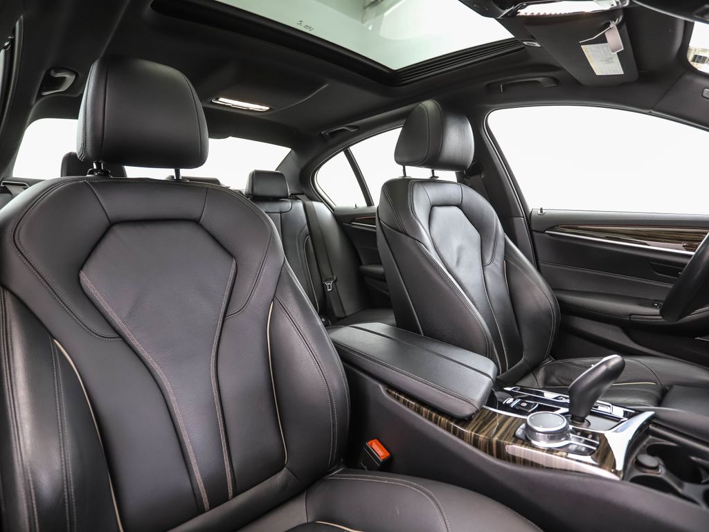 Thumbnail: 2021 BMW 5 Series - 32