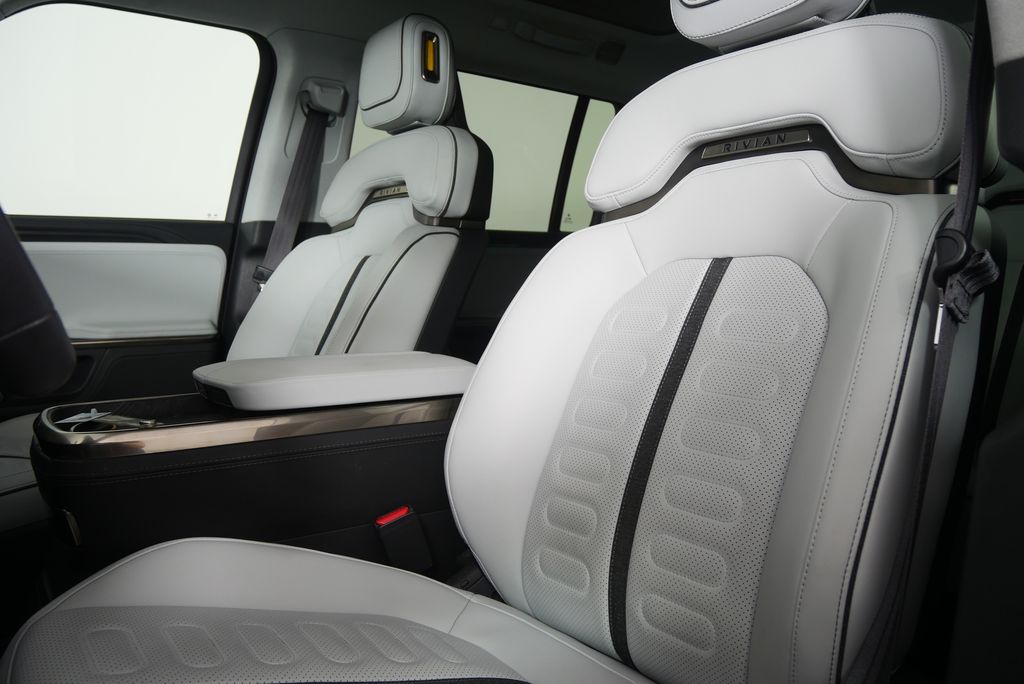 Thumbnail: 2023 Rivian R1S - 11