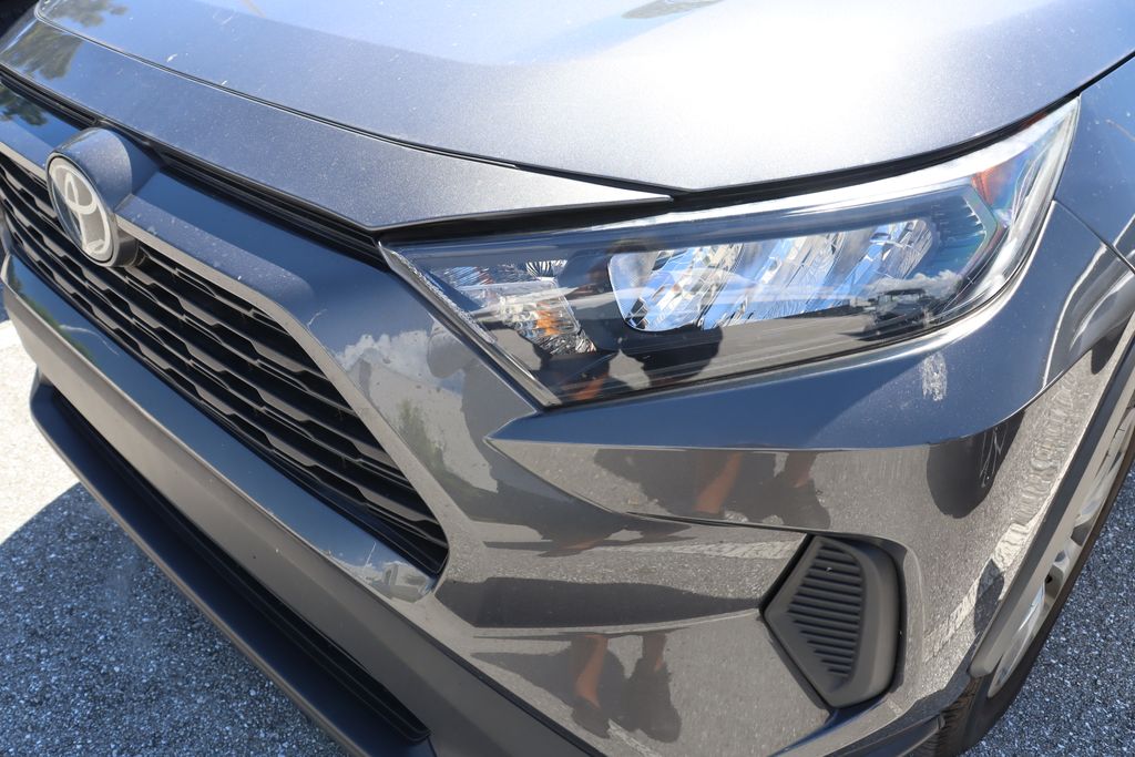 Thumbnail: 2021 Toyota RAV4 - 3