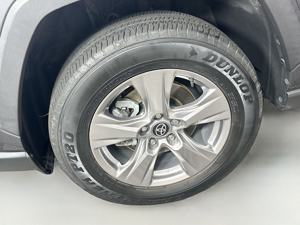 Thumbnail: 2023 Toyota RAV4 - 32