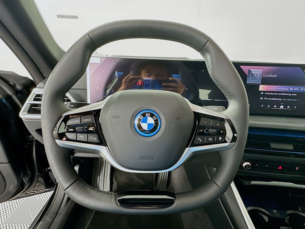 Thumbnail: 2025 BMW i4 - 10