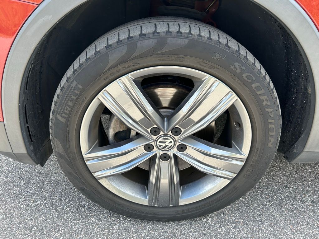 Thumbnail: 2020 Volkswagen Tiguan - 9