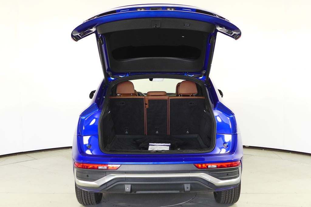 Thumbnail: 2022 Audi Q5 - 10