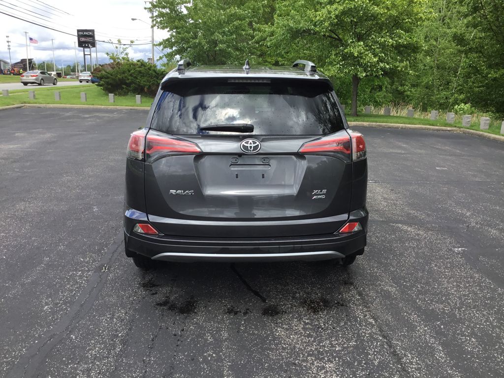 2018 Toyota RAV4 XLE 4