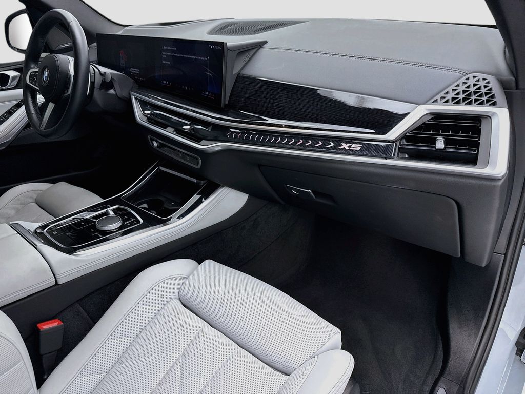 Thumbnail: 2024 BMW X5 - 16