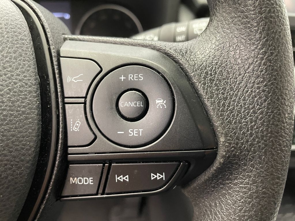 2022 Toyota RAV4 XLE 23
