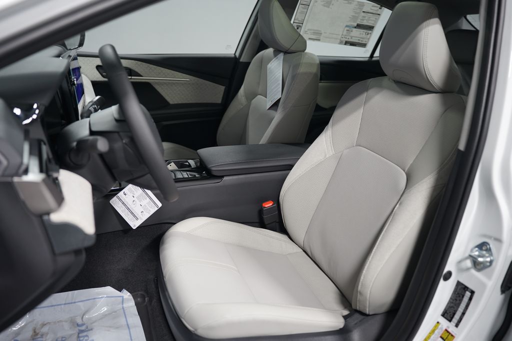 2025 Toyota Camry XLE 27