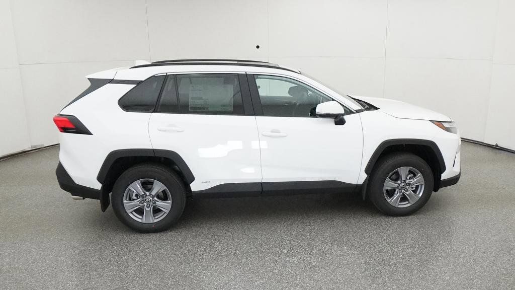 Thumbnail: 2025 Toyota RAV4 - 21