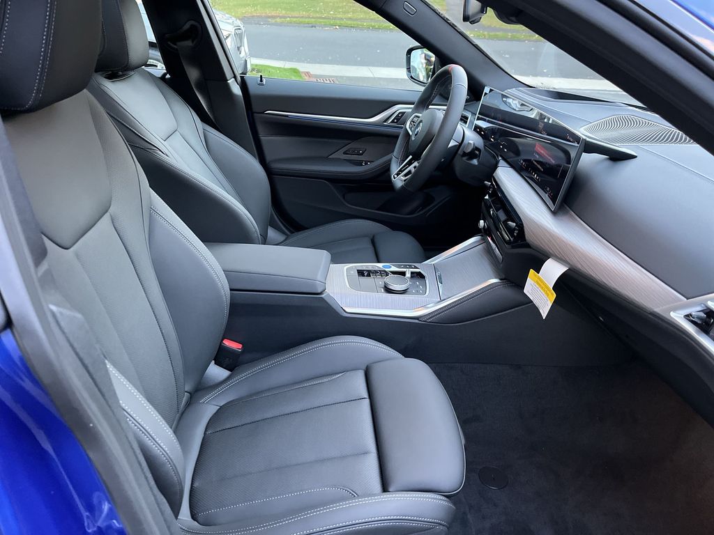 Thumbnail: 2025 BMW i4 - 25