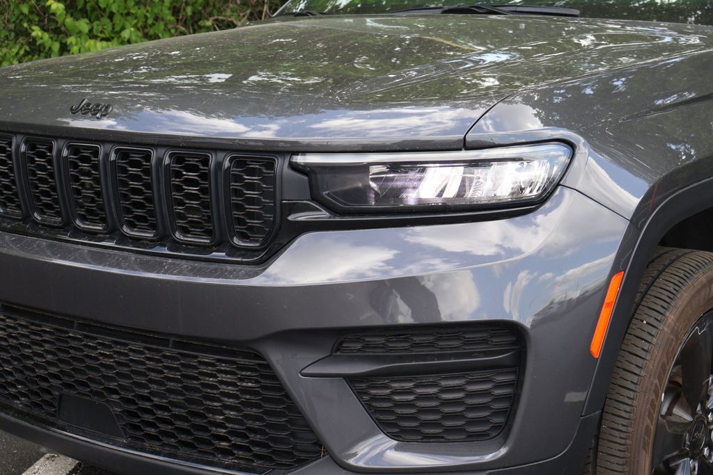 Thumbnail: 2023 Jeep Grand Cherokee - 3