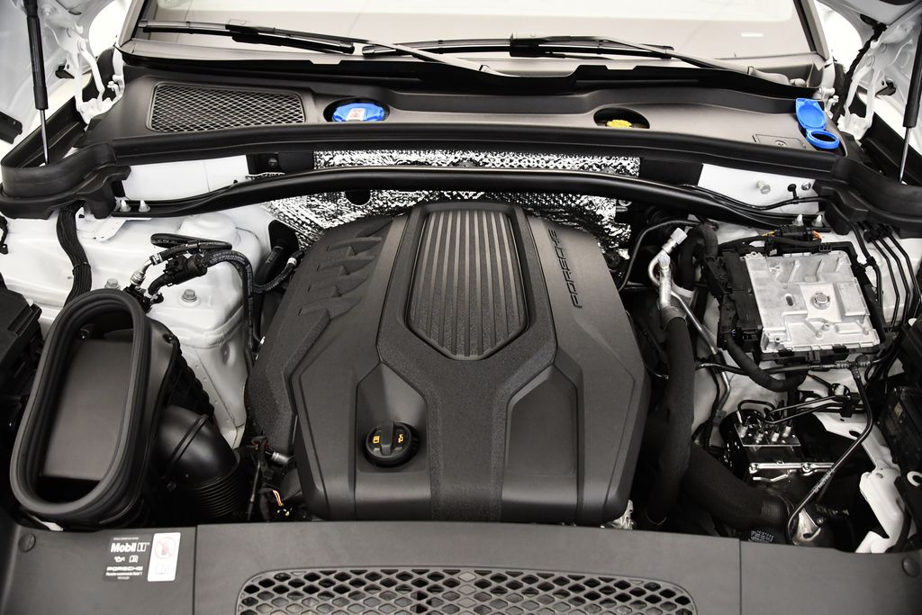 Thumbnail: 2025 Porsche Macan - 10