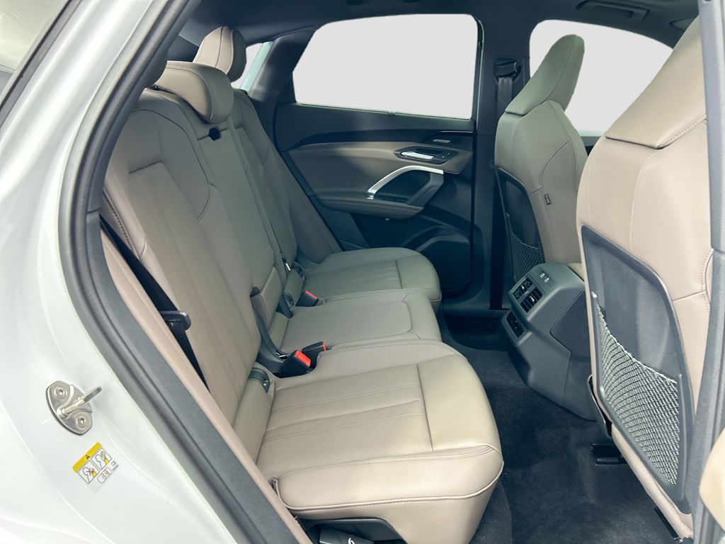 Thumbnail: 2025 Audi Q5 - 22