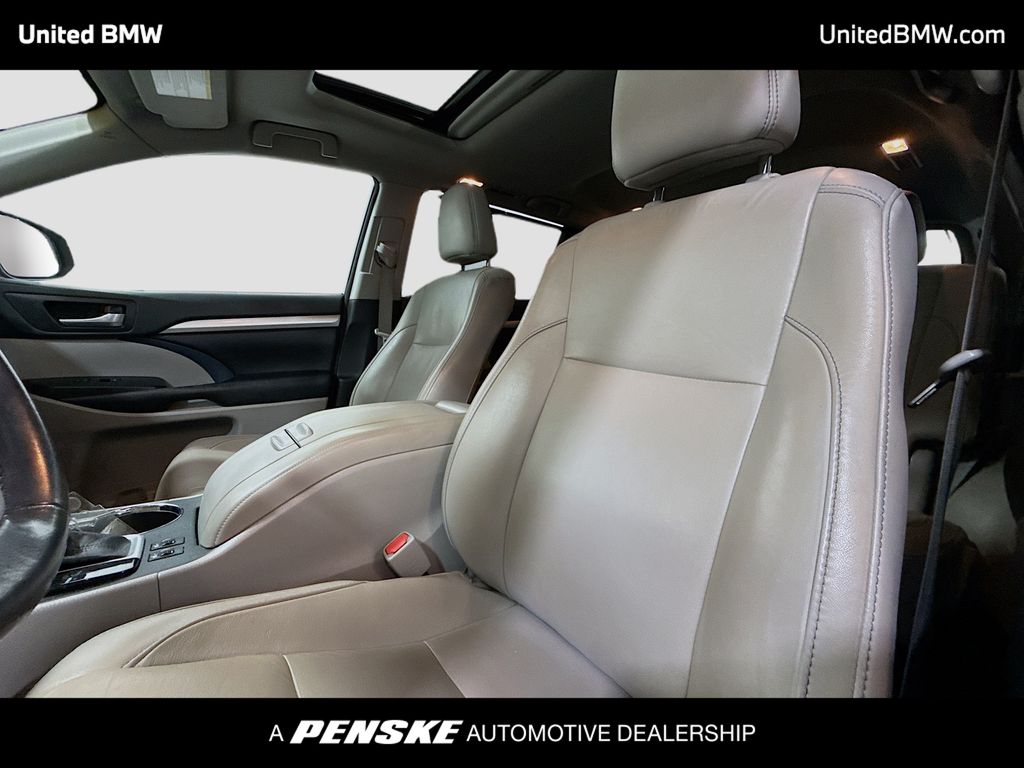 Thumbnail: 2017 Toyota Highlander - 5