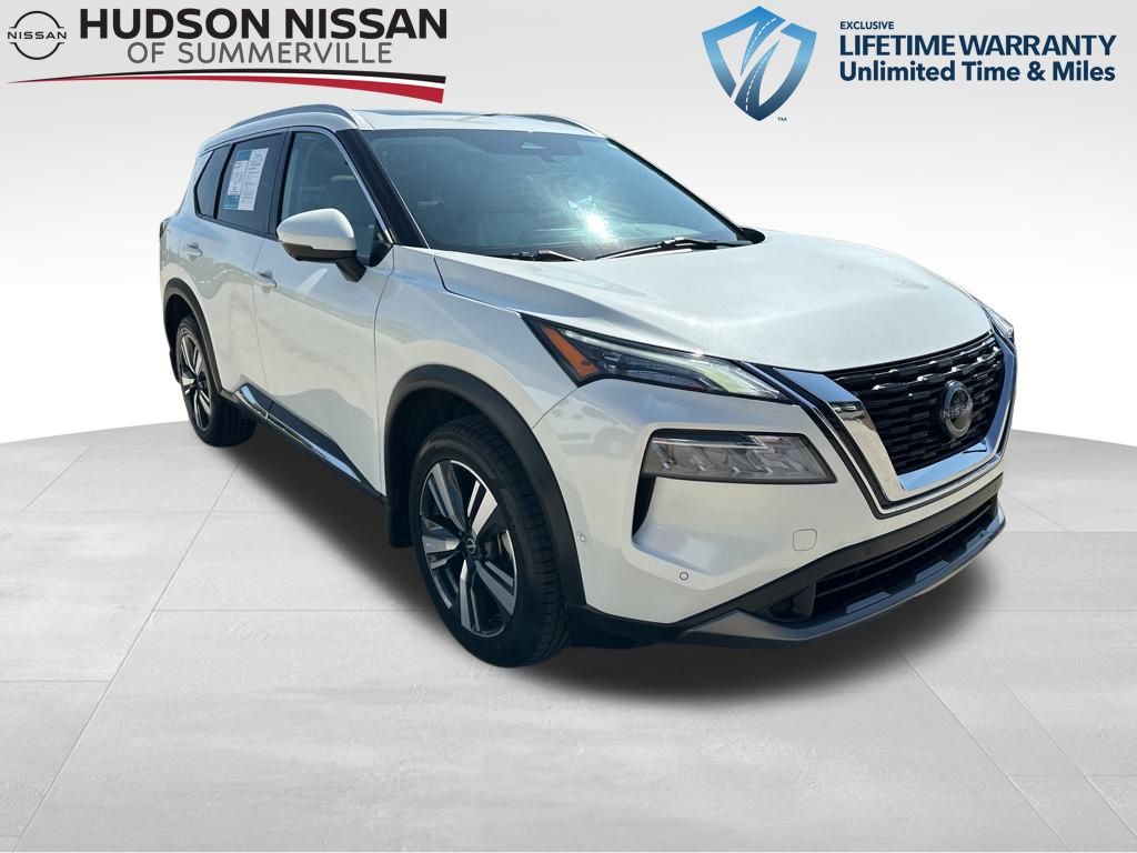 2023 Pearl White Tricoat Nissan Rogue SL SUV