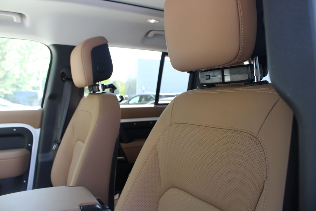 New 2026 White Land Rover S image 24