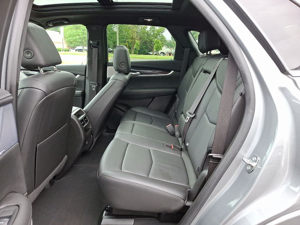 Thumbnail: 2023 Cadillac XT5 - 10