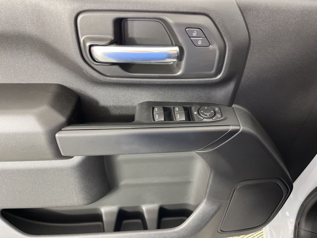 Thumbnail: 2026 Chevrolet Silverado 2500 - 29