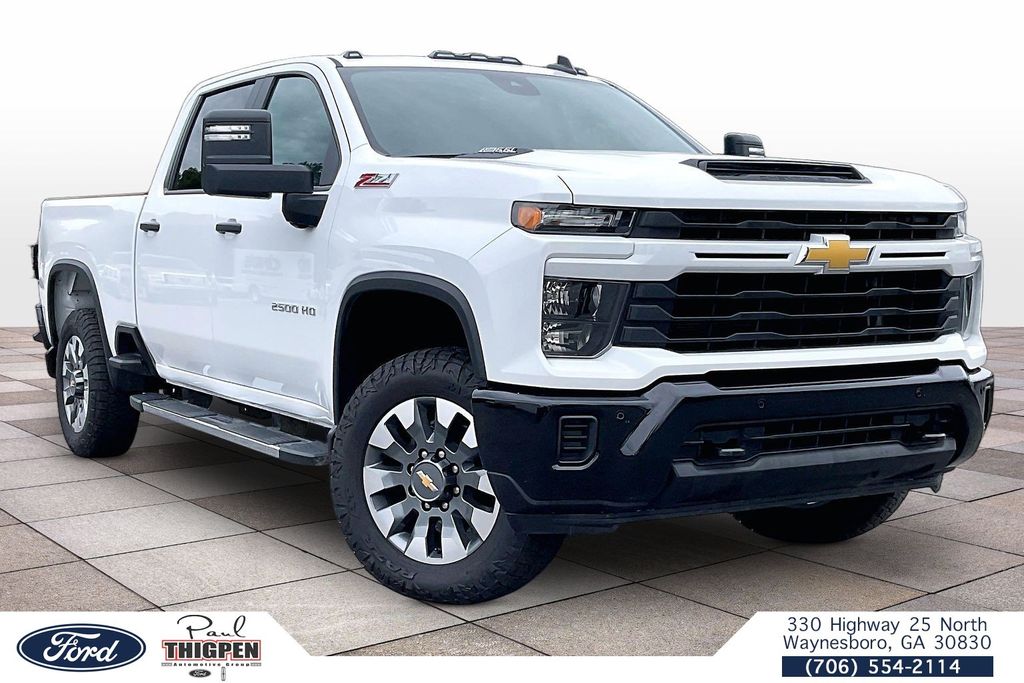 Summit White 2025 Chevrolet Silverado 2500HD Pickup Truck Four-Wheel Drive Automatic