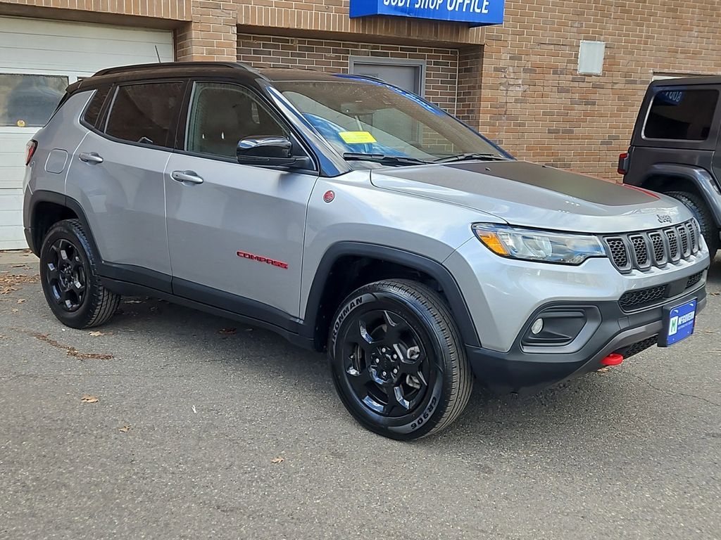 2023 Jeep Compass Trailhawk photo