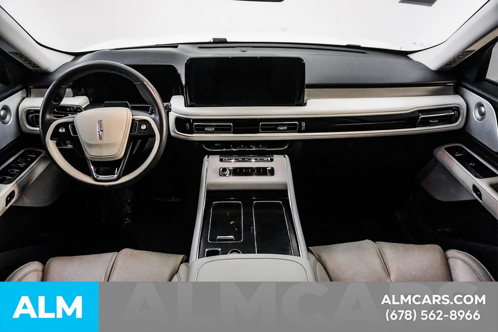 Used 2025 White Lincoln Reserve image 28