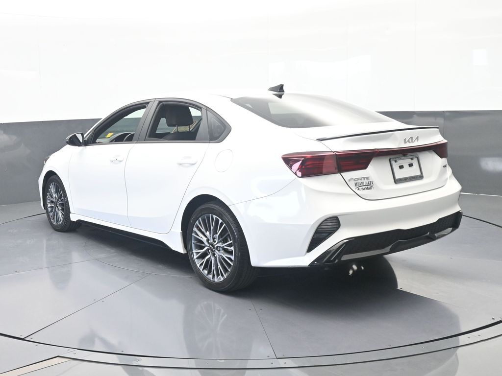 Used 2024 Snow White Pearl Kia GT-Line image 4