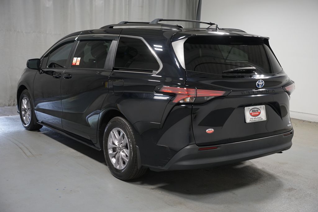 Thumbnail: 2022 Toyota Sienna - 6