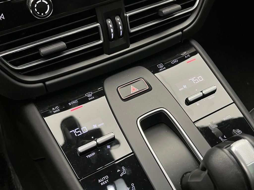 Thumbnail: 2022 Porsche Macan - 17