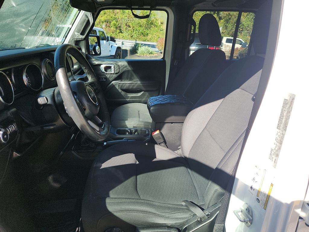 Thumbnail: 2019 Jeep Wrangler - 13