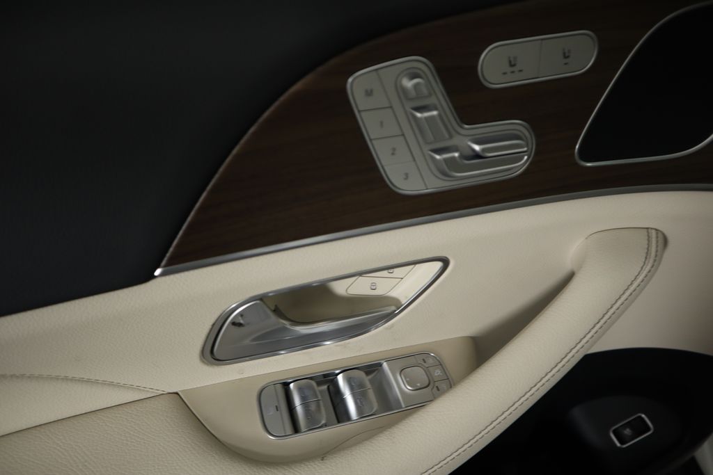 Thumbnail: 2025 Mercedes-Benz GLE - 24