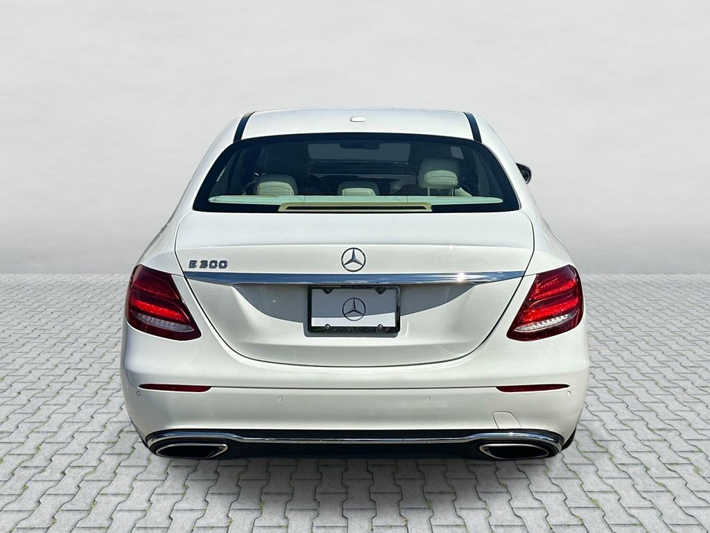 Thumbnail: 2017 Mercedes-Benz E-Class - 6