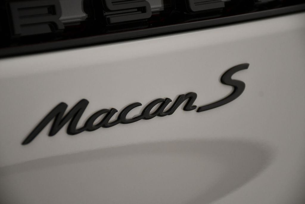 Thumbnail: 2026 Porsche Macan - 11
