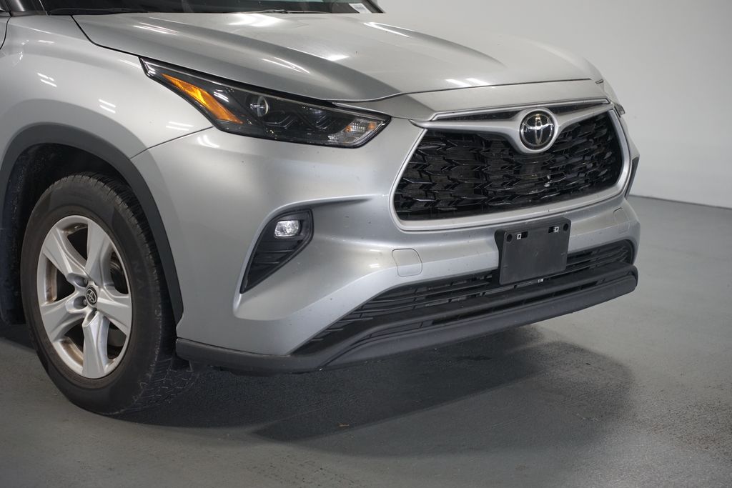 Thumbnail: 2023 Toyota Highlander - 4