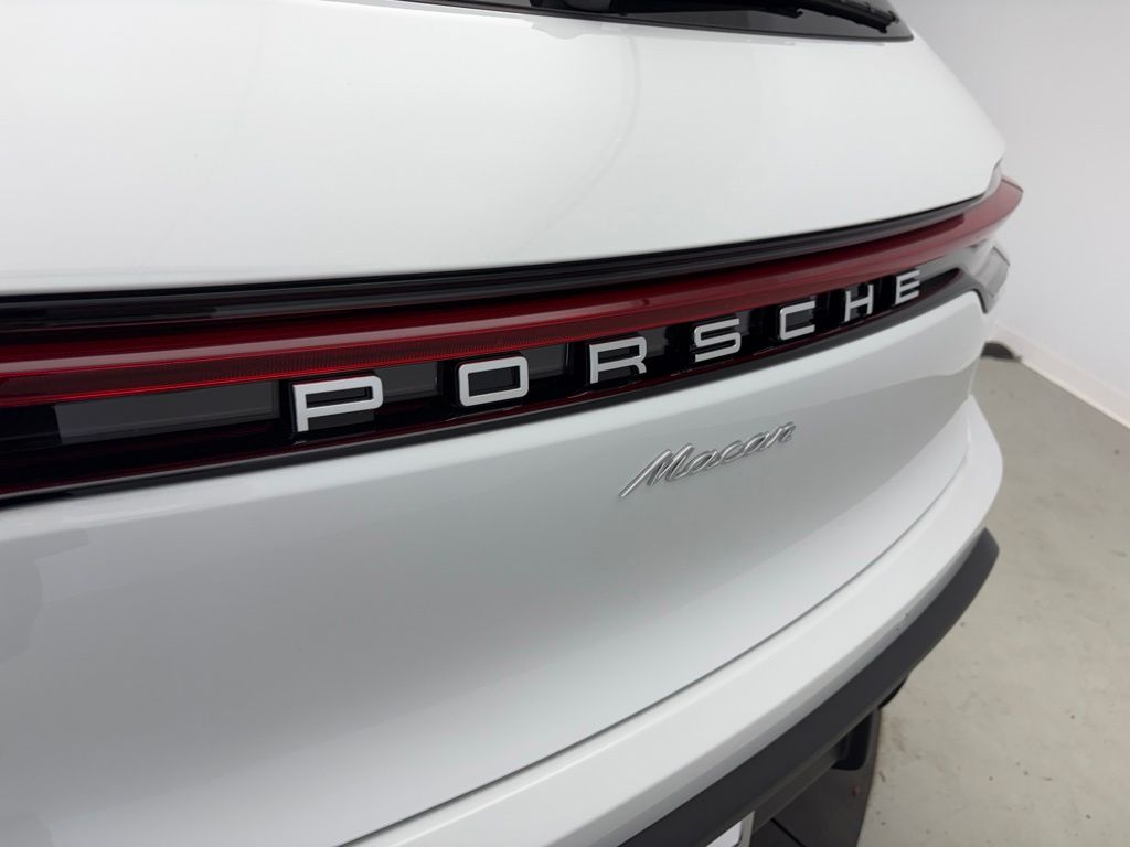 Thumbnail: 2026 Porsche Macan - 11