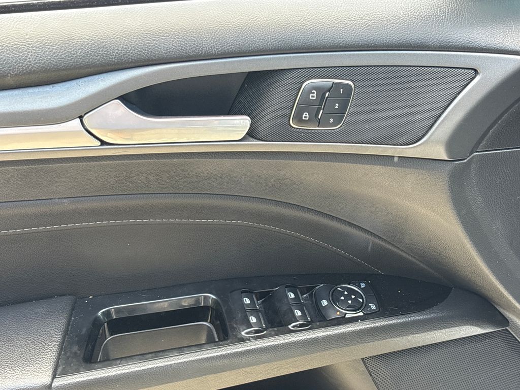 Used 2013 Silver Ford Titanium image 17