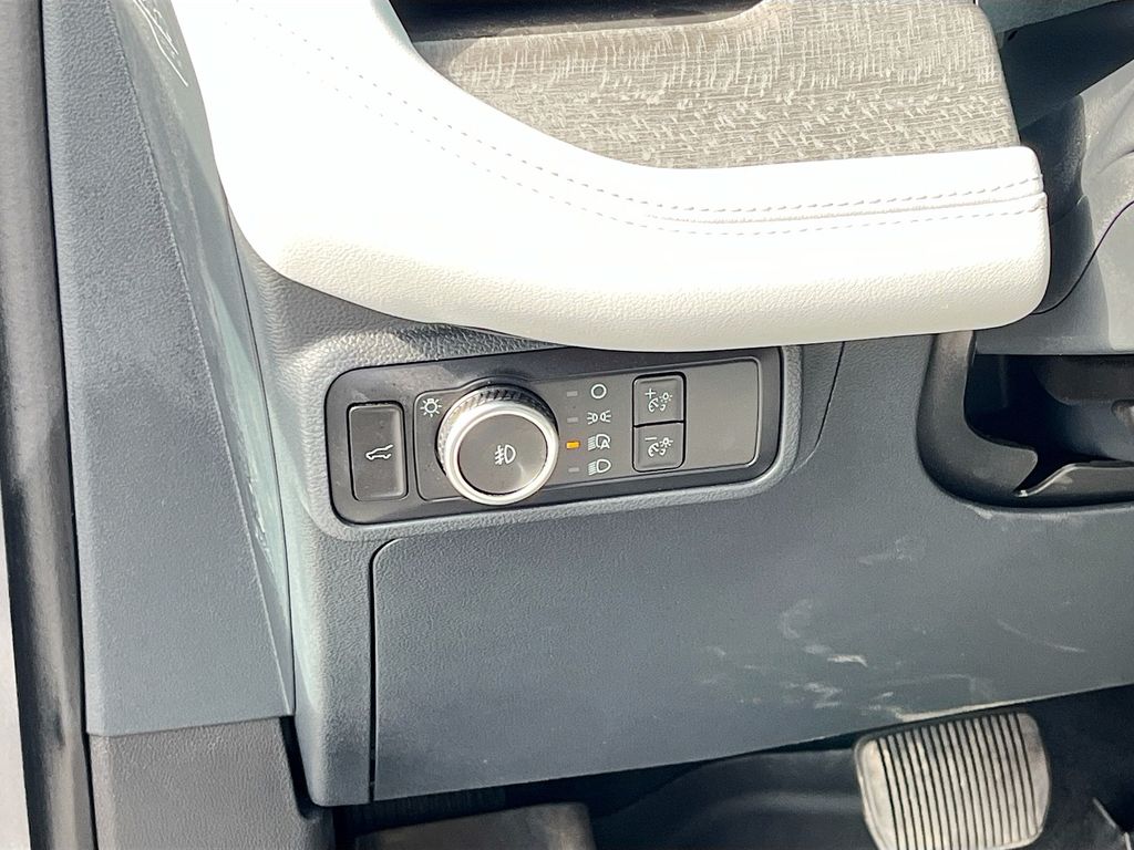 Used 2025 Gray Metallic Ford Platinum image 10