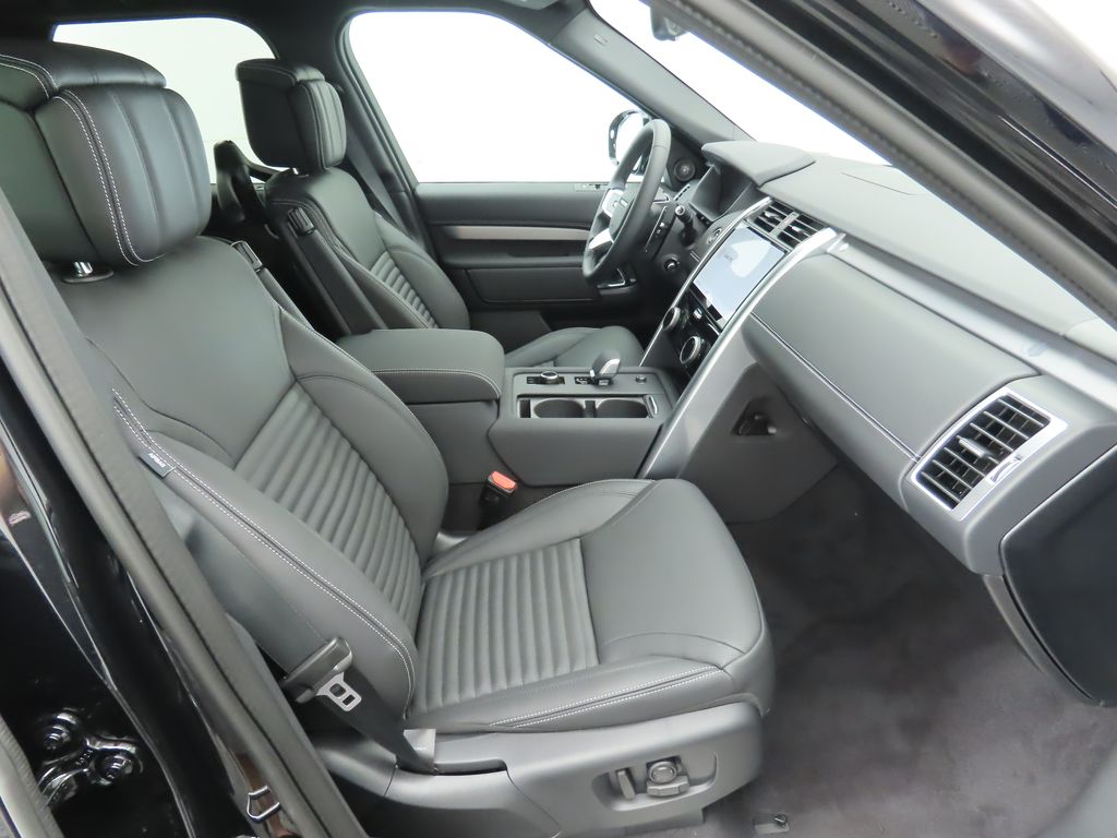 Thumbnail: 2026 Land Rover Discovery - 20