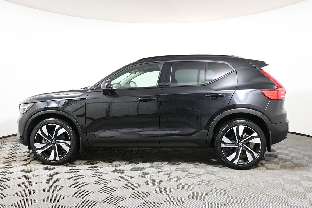 Thumbnail: 2023 Volvo XC40 - 2
