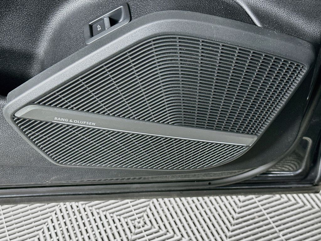 Thumbnail: 2019 Audi SQ5 - 19