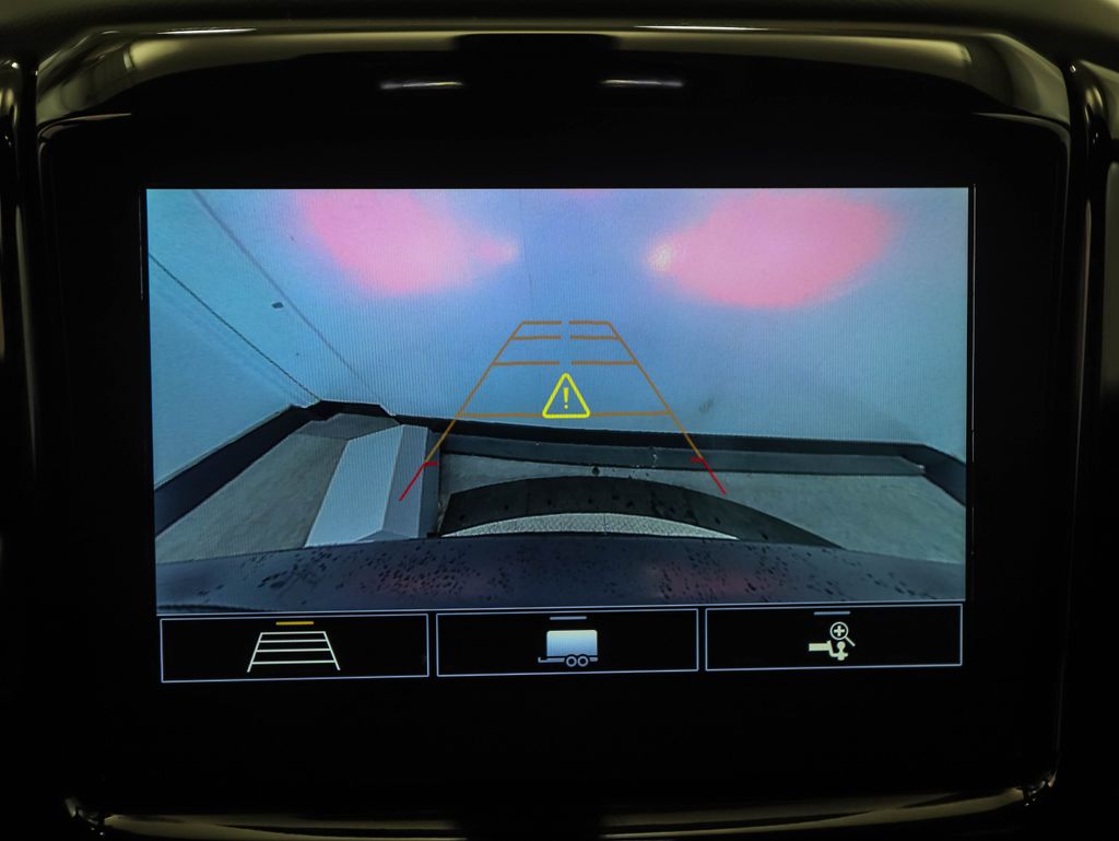 Thumbnail: 2021 Chevrolet Traverse - 17