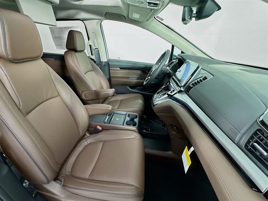 2025 Honda Odyssey Touring photo