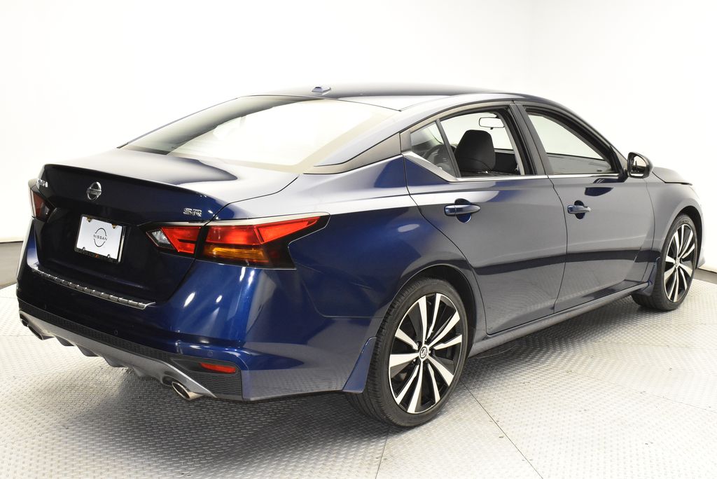 2022 Nissan Altima SR 5