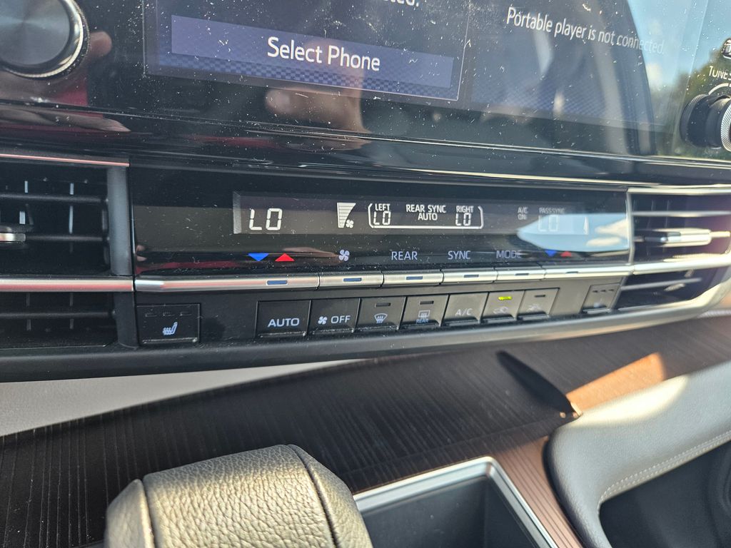 Thumbnail: 2024 Toyota Sienna - 27